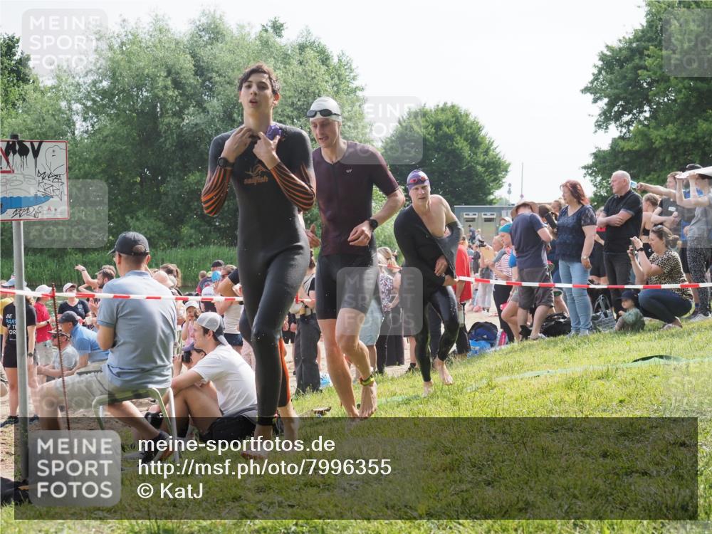 15.06.2025 - 27. Vierlanden-Triathlon KatJ http://msf.ph/oto/7996355 15.06.2025 09:55:29 Schwimmen 272, 306, 316, 327, 329, 335, 348, 353, 548 meine-sportfotos.de
