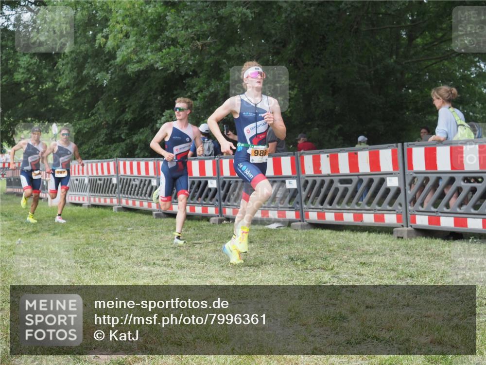 21.06.2025 - 27. Vierlanden-Triathlon KatJ http://msf.ph/oto/7996361 15.06.2025 12:49:15 Ziel 764, 984, 986, 987, 988 meine-sportfotos.de