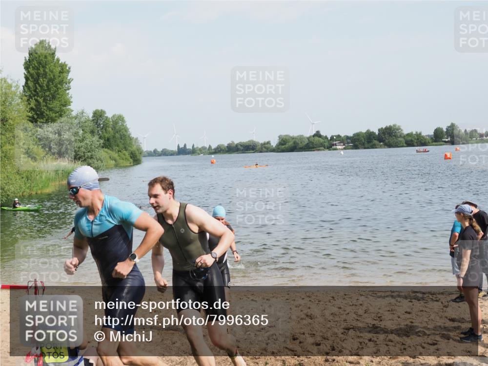21.06.2025 - 27. Vierlanden-Triathlon MichiJ http://msf.ph/oto/7996365 15.06.2026 09:57:40 Schwimmen 287, 298, 309, 340, 827 meine-sportfotos.de