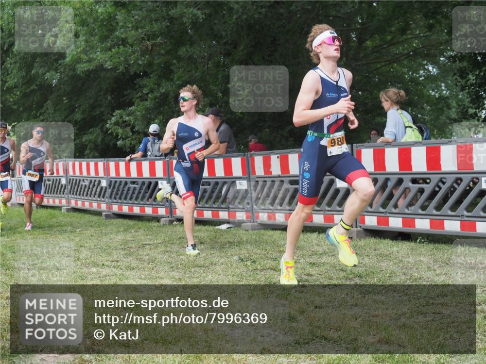21.06.2025 - 27. Vierlanden-Triathlon KatJ http://msf.ph/oto/7996369 15.06.2025 12:49:15 Ziel 764, 984, 986, 987, 988 meine-sportfotos.de