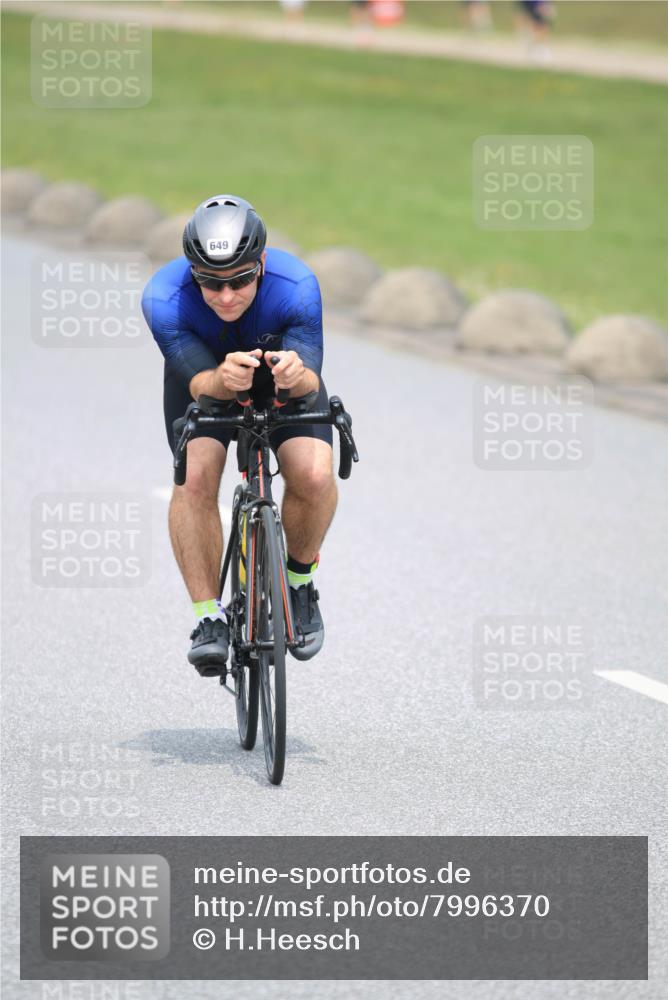 21.06.2025 - 27. Vierlanden-Triathlon H.Heesch http://msf.ph/oto/7996370 15.06.2025 12:20:45 Radfahren 649, 710 meine-sportfotos.de