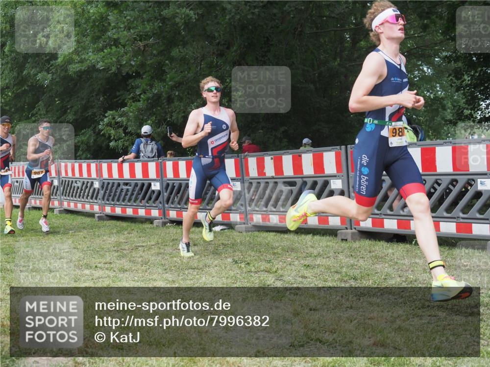 21.06.2025 - 27. Vierlanden-Triathlon KatJ http://msf.ph/oto/7996382 15.06.2025 12:49:15 Ziel 764, 984, 986, 987, 988 meine-sportfotos.de