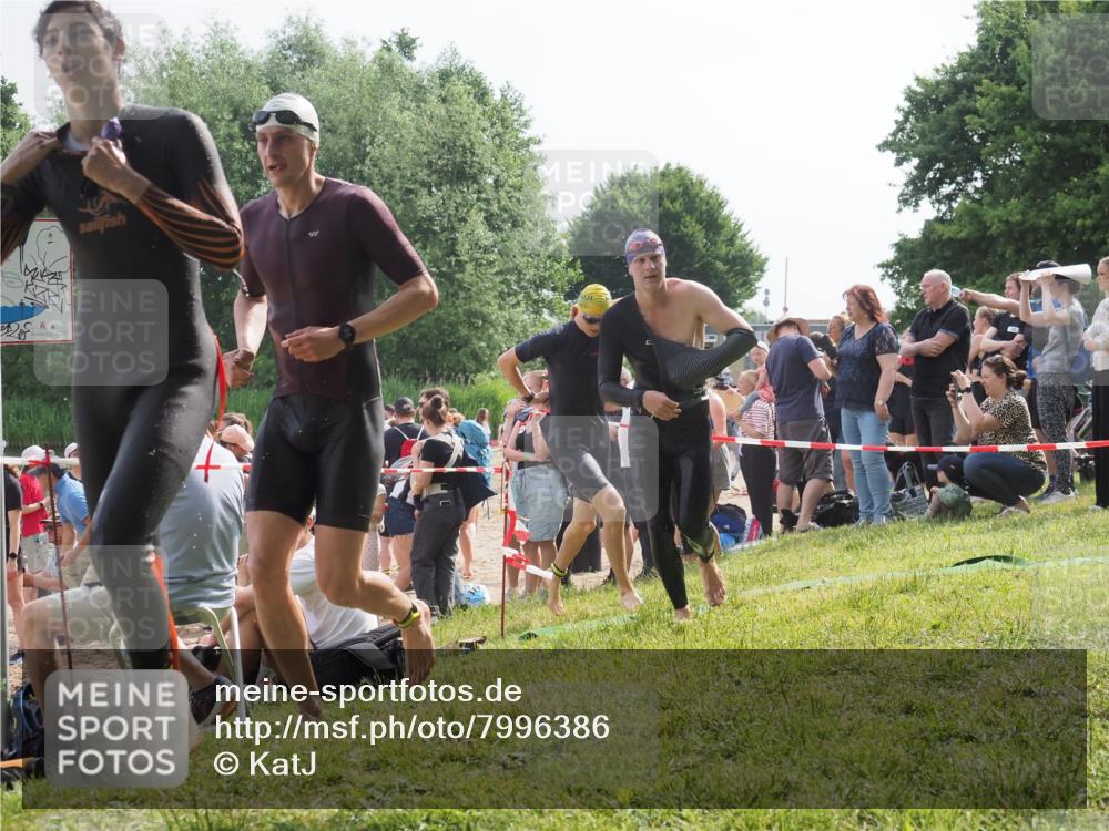 15.06.2025 - 27. Vierlanden-Triathlon KatJ http://msf.ph/oto/7996386 15.06.2025 09:55:29 Schwimmen 272, 306, 316, 327, 329, 335, 348, 353, 548 meine-sportfotos.de