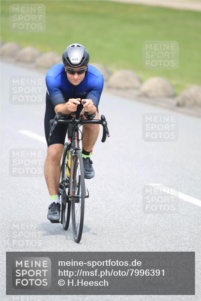 21.06.2025 - 27. Vierlanden-Triathlon H.Heesch http://msf.ph/oto/7996391 15.06.2025 12:20:45 Radfahren 649, 710 meine-sportfotos.de