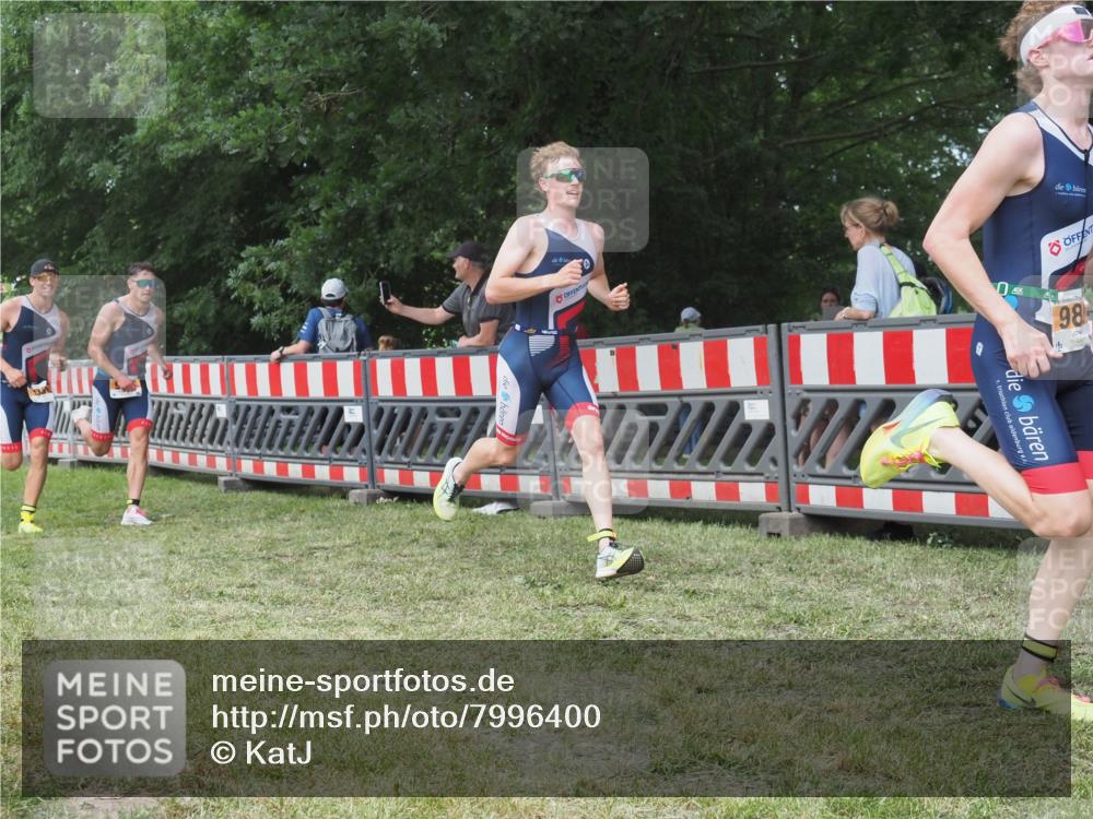21.06.2025 - 27. Vierlanden-Triathlon KatJ http://msf.ph/oto/7996400 15.06.2025 12:49:15 Ziel 764, 984, 986, 987, 988 meine-sportfotos.de