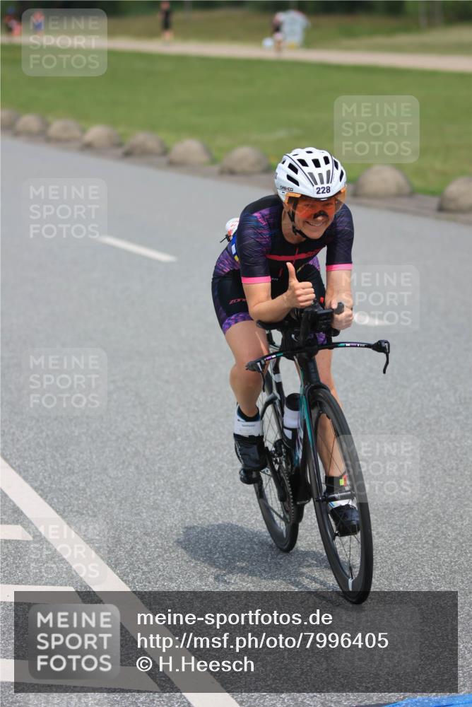 21.06.2025 - 27. Vierlanden-Triathlon H.Heesch http://msf.ph/oto/7996405 15.06.2025 12:07:27 Radfahren 228, 732, 909, 1000, 1001, 1002, 1003 meine-sportfotos.de