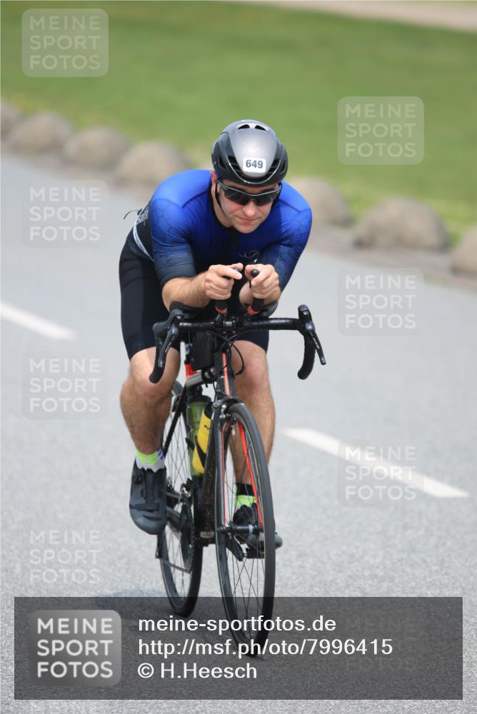 21.06.2025 - 27. Vierlanden-Triathlon H.Heesch http://msf.ph/oto/7996415 15.06.2025 12:20:45 Radfahren 649, 710 meine-sportfotos.de