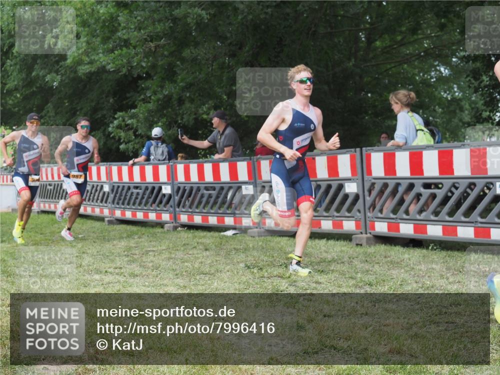 21.06.2025 - 27. Vierlanden-Triathlon KatJ http://msf.ph/oto/7996416 15.06.2025 12:49:15 Ziel 764, 984, 986, 987, 988 meine-sportfotos.de