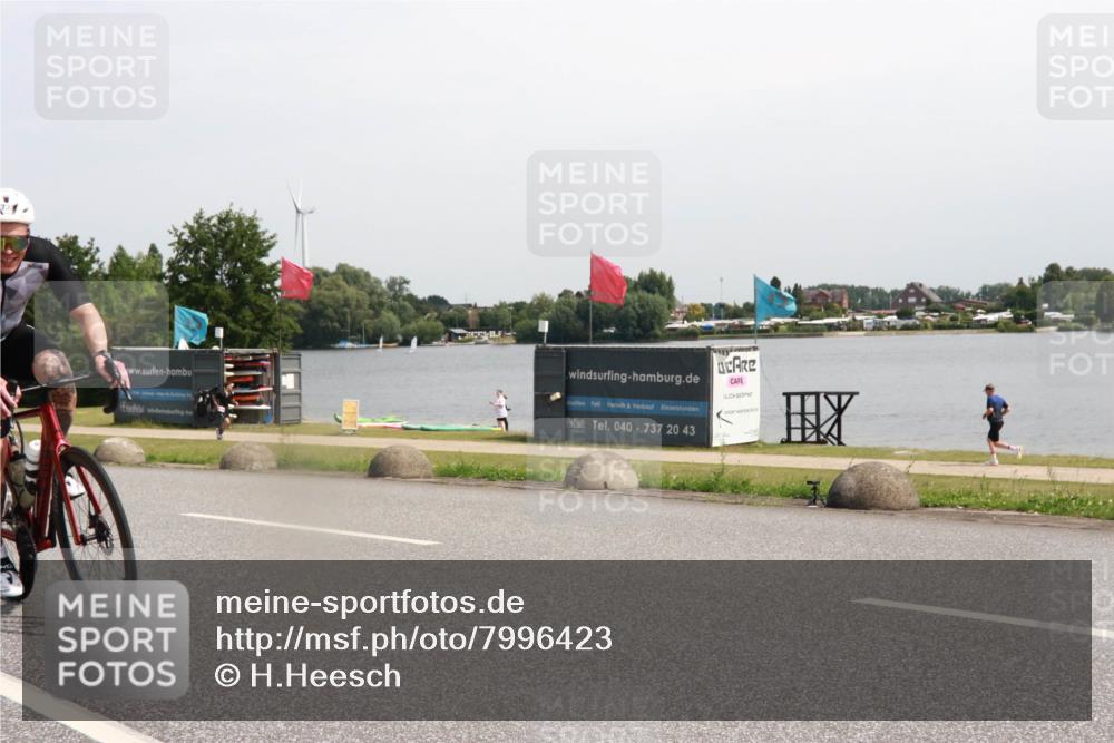 15.06.2025 - 27. Vierlanden-Triathlon H.Heesch http://msf.ph/oto/7996423 15.06.2025 11:30:15 Radfahren 676, 726, 735, 930, 973 meine-sportfotos.de
