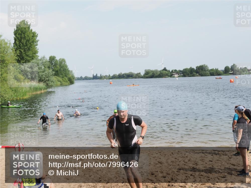 21.06.2025 - 27. Vierlanden-Triathlon MichiJ http://msf.ph/oto/7996426 15.06.2026 09:57:42 Schwimmen 287, 298, 340, 827 meine-sportfotos.de