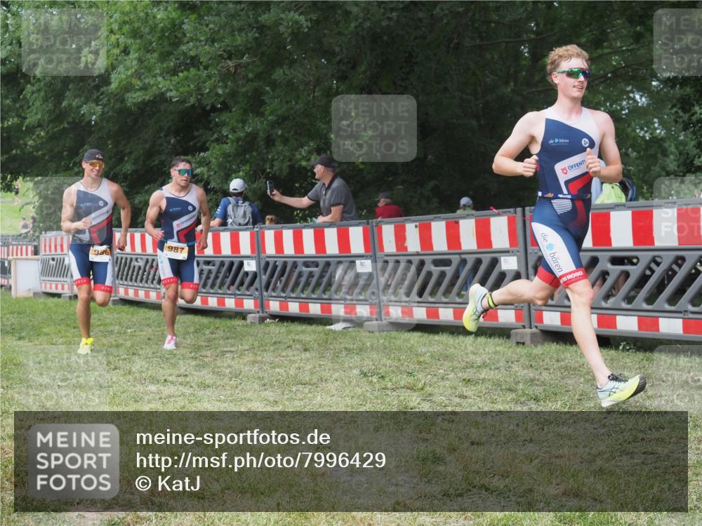 21.06.2025 - 27. Vierlanden-Triathlon KatJ http://msf.ph/oto/7996429 15.06.2025 12:49:16 Ziel 764, 984, 986, 987 meine-sportfotos.de