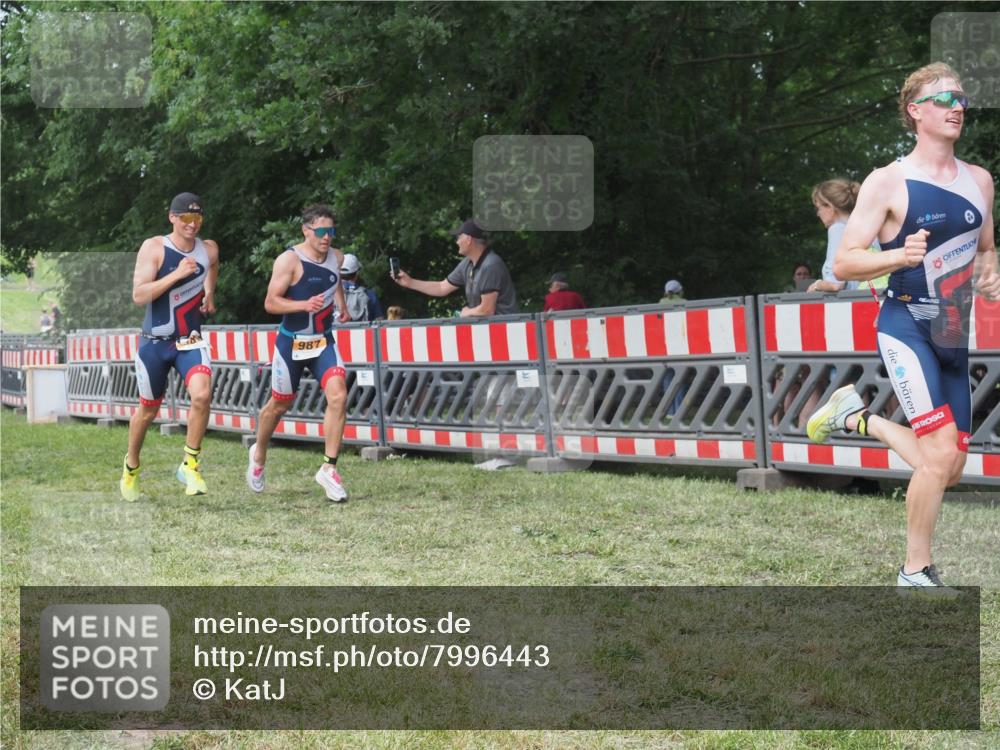 21.06.2025 - 27. Vierlanden-Triathlon KatJ http://msf.ph/oto/7996443 15.06.2025 12:49:16 Ziel 764, 984, 986, 987 meine-sportfotos.de