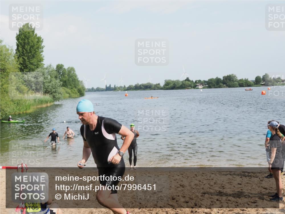 21.06.2025 - 27. Vierlanden-Triathlon MichiJ http://msf.ph/oto/7996451 15.06.2026 09:57:42 Schwimmen 287, 298, 340, 827 meine-sportfotos.de