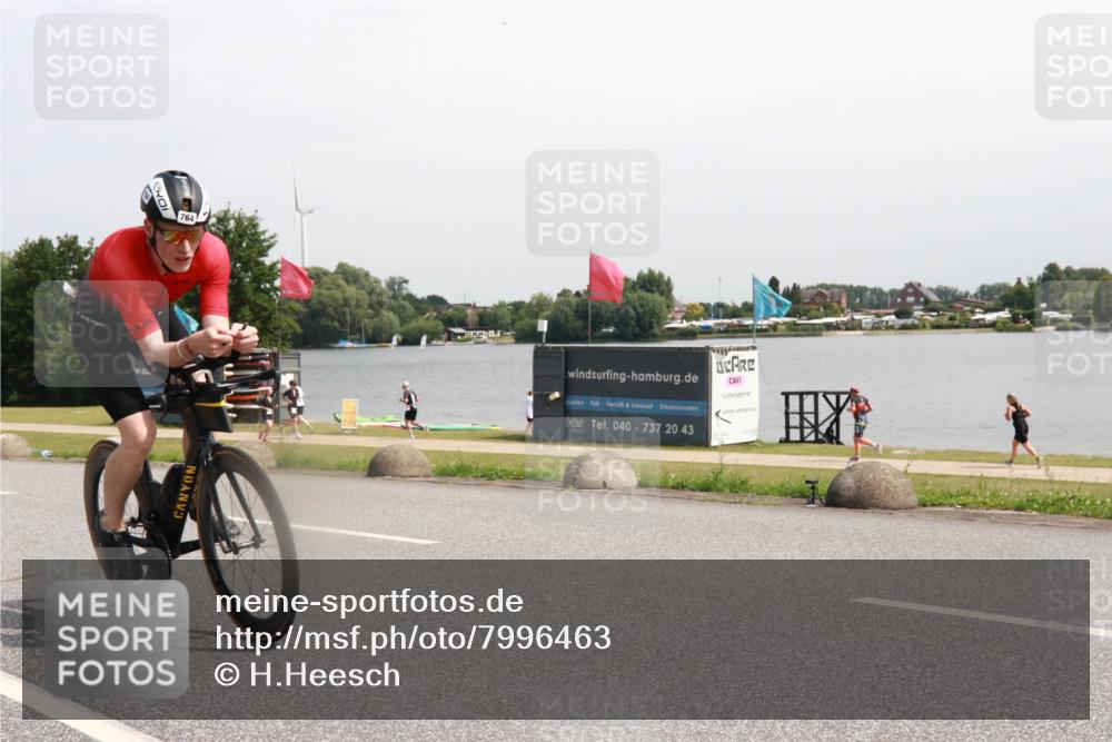 15.06.2025 - 27. Vierlanden-Triathlon H.Heesch http://msf.ph/oto/7996463 15.06.2025 11:30:37 Radfahren 725, 764 meine-sportfotos.de