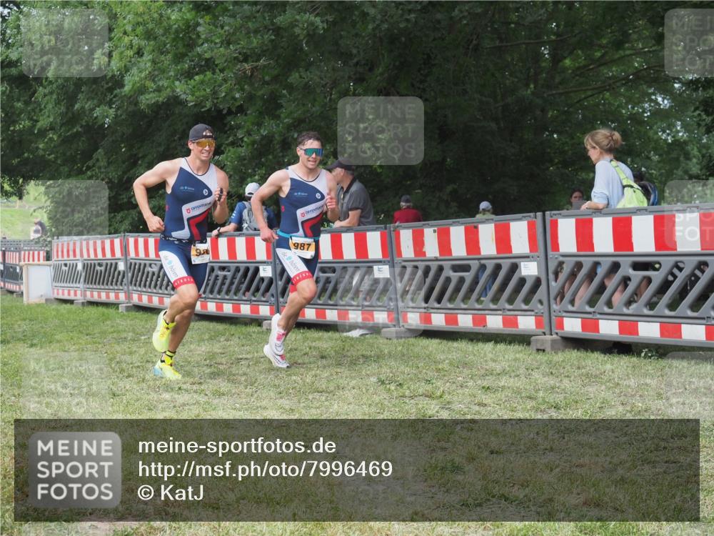 21.06.2025 - 27. Vierlanden-Triathlon KatJ http://msf.ph/oto/7996469 15.06.2025 12:49:16 Ziel 764, 984, 986, 987 meine-sportfotos.de