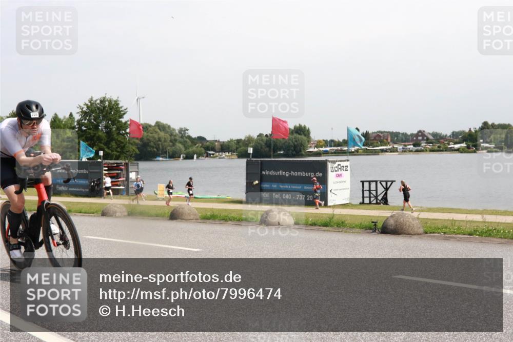 15.06.2025 - 27. Vierlanden-Triathlon H.Heesch http://msf.ph/oto/7996474 15.06.2025 11:30:38 Radfahren 725, 764 meine-sportfotos.de