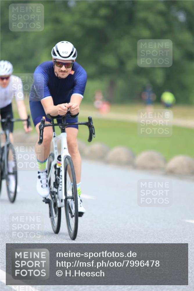 21.06.2025 - 27. Vierlanden-Triathlon H.Heesch http://msf.ph/oto/7996478 15.06.2025 12:13:54 Radfahren 642, 715, 959 meine-sportfotos.de