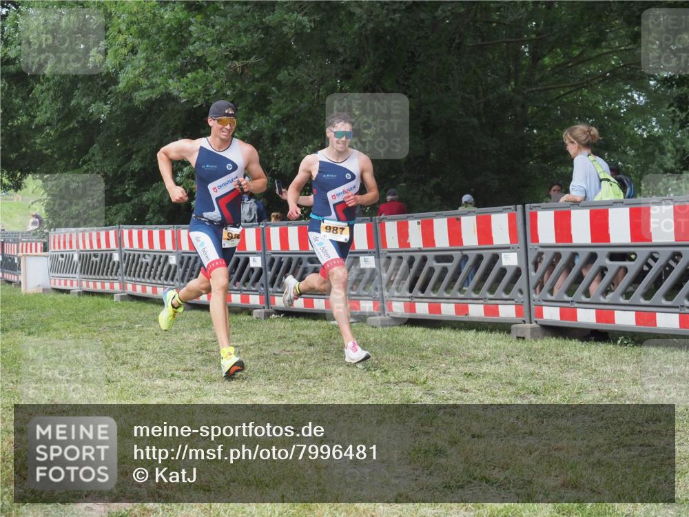 21.06.2025 - 27. Vierlanden-Triathlon KatJ http://msf.ph/oto/7996481 15.06.2025 12:49:16 Ziel 764, 984, 986, 987 meine-sportfotos.de