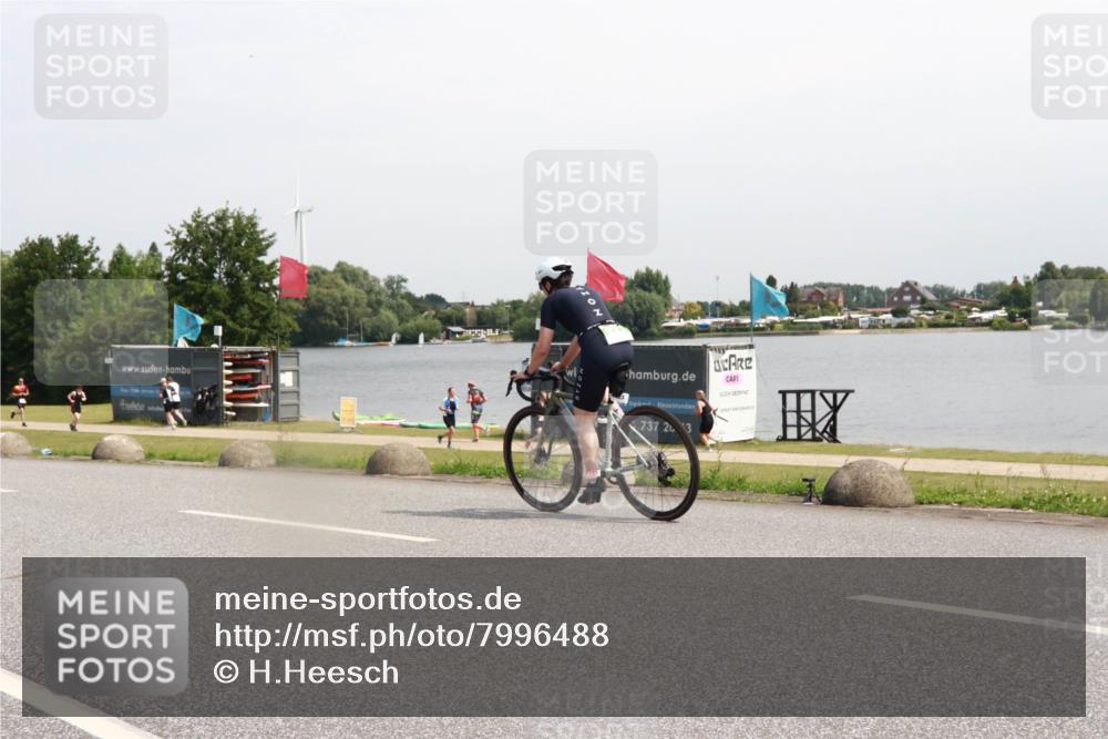 15.06.2025 - 27. Vierlanden-Triathlon H.Heesch http://msf.ph/oto/7996488 15.06.2025 11:30:40 Radfahren 725, 764 meine-sportfotos.de