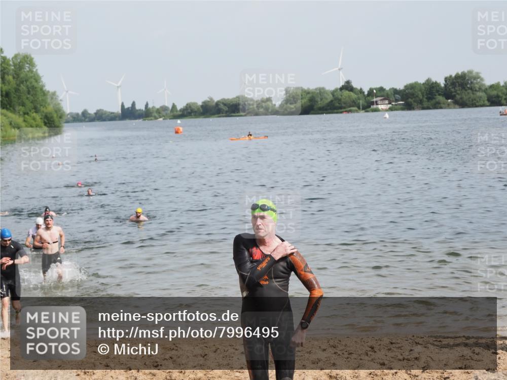 21.06.2025 - 27. Vierlanden-Triathlon MichiJ http://msf.ph/oto/7996495 15.06.2026 09:57:47 Schwimmen 287, 291, 330, 340, 827 meine-sportfotos.de