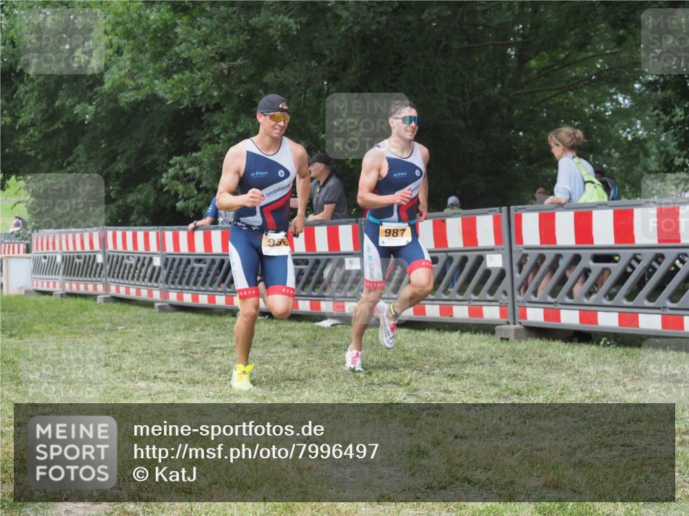 21.06.2025 - 27. Vierlanden-Triathlon KatJ http://msf.ph/oto/7996497 15.06.2025 12:49:16 Ziel 764, 984, 986, 987 meine-sportfotos.de