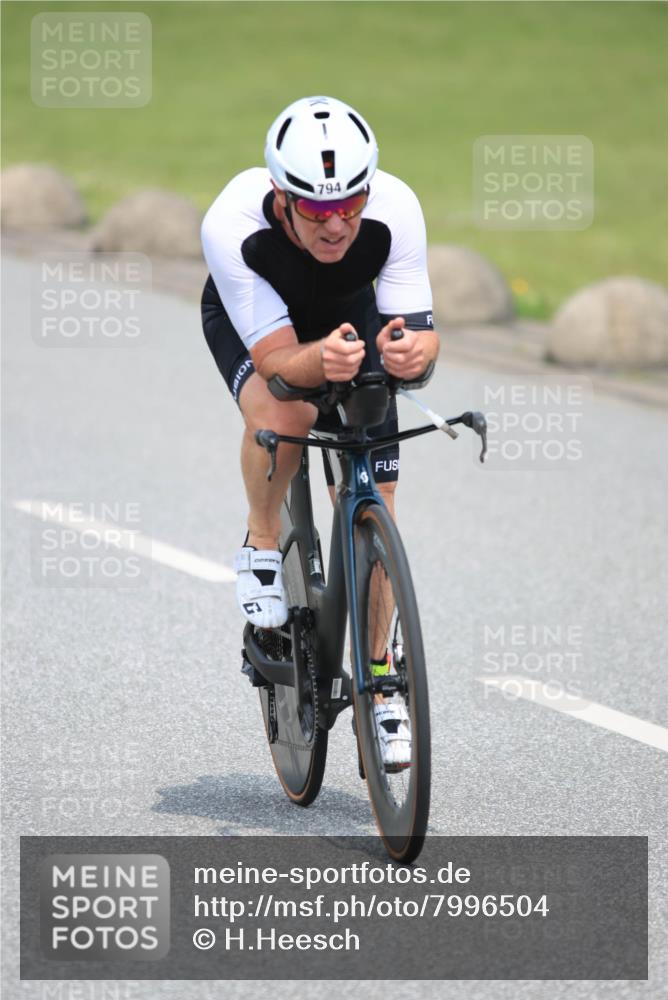 21.06.2025 - 27. Vierlanden-Triathlon H.Heesch http://msf.ph/oto/7996504 15.06.2025 12:22:00 Radfahren 644, 794, 900, 937 meine-sportfotos.de