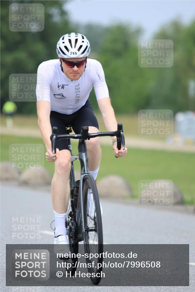 21.06.2025 - 27. Vierlanden-Triathlon H.Heesch http://msf.ph/oto/7996508 15.06.2025 12:13:56 Radfahren 642, 715, 959 meine-sportfotos.de