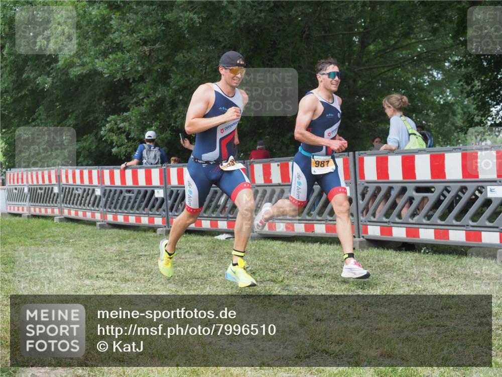 21.06.2025 - 27. Vierlanden-Triathlon KatJ http://msf.ph/oto/7996510 15.06.2025 12:49:16 Ziel 764, 984, 986, 987 meine-sportfotos.de