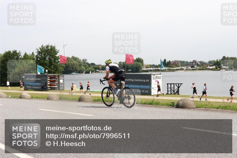 15.06.2025 - 27. Vierlanden-Triathlon H.Heesch http://msf.ph/oto/7996511 15.06.2025 11:30:45 Radfahren 923 meine-sportfotos.de