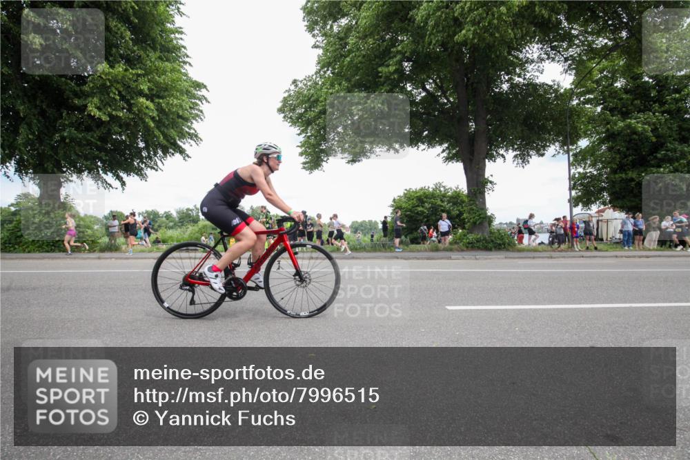 15.06.2025 - 7 Türme Triathlon Yannick Fuchs http://msf.ph/oto/7996515 15.06.2025 13:46:51 Radfahren 581, 726, 735, 788, 888, 929, 957, 976, 1109, 1113 meine-sportfotos.de