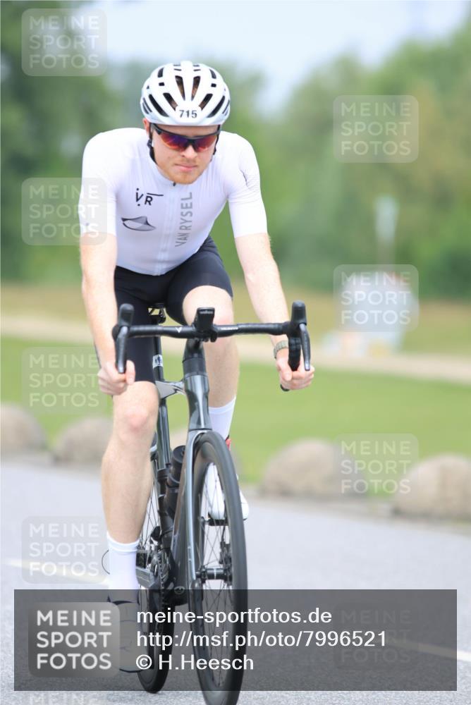 21.06.2025 - 27. Vierlanden-Triathlon H.Heesch http://msf.ph/oto/7996521 15.06.2025 12:13:56 Radfahren 642, 715, 959 meine-sportfotos.de