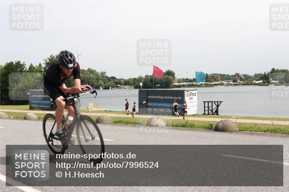 15.06.2025 - 27. Vierlanden-Triathlon H.Heesch http://msf.ph/oto/7996524 15.06.2025 11:30:48 Radfahren 712, 875, 923 meine-sportfotos.de