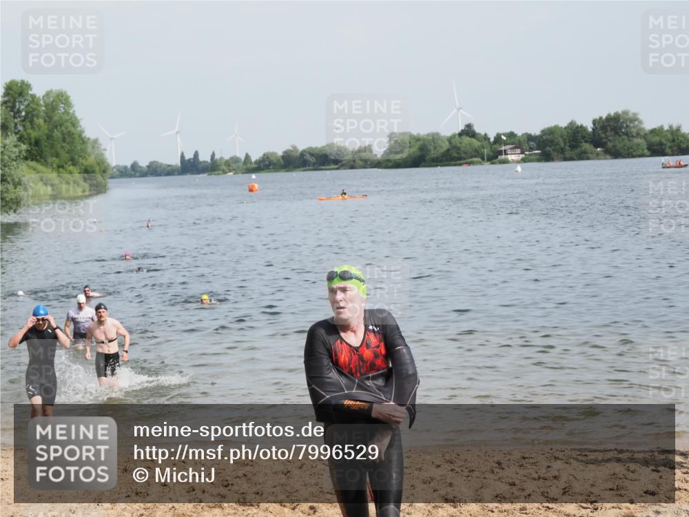 21.06.2025 - 27. Vierlanden-Triathlon MichiJ http://msf.ph/oto/7996529 15.06.2026 09:57:47 Schwimmen 287, 291, 330, 340, 827 meine-sportfotos.de