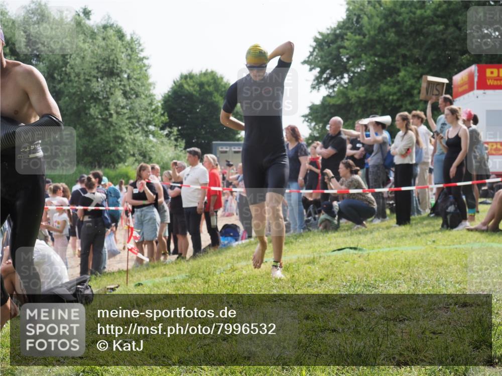 15.06.2025 - 27. Vierlanden-Triathlon KatJ http://msf.ph/oto/7996532 15.06.2025 09:55:31 Schwimmen 272, 316, 327, 329, 335, 348, 353, 548 meine-sportfotos.de