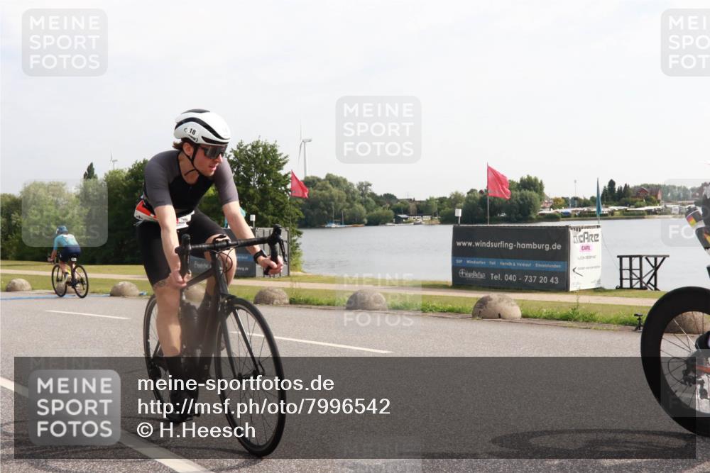 15.06.2025 - 27. Vierlanden-Triathlon H.Heesch http://msf.ph/oto/7996542 15.06.2025 09:25:52 Radfahren 18, 93, 106, 215 meine-sportfotos.de