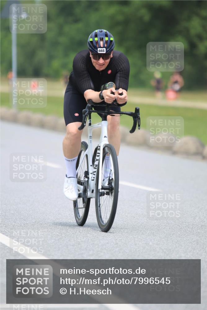 21.06.2025 - 27. Vierlanden-Triathlon H.Heesch http://msf.ph/oto/7996545 15.06.2025 12:14:33 Radfahren 668, 935 meine-sportfotos.de