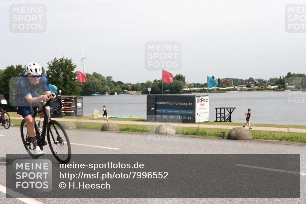 15.06.2025 - 27. Vierlanden-Triathlon H.Heesch http://msf.ph/oto/7996552 15.06.2025 11:30:52 Radfahren 639, 712, 749, 875, 926 meine-sportfotos.de