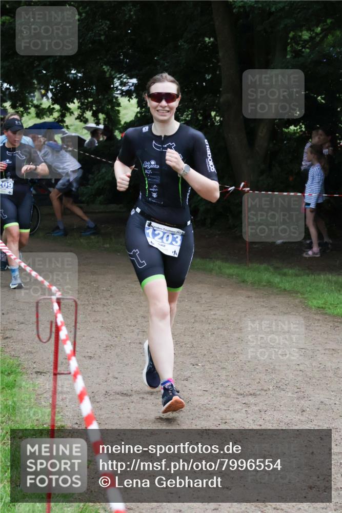 21.06.2025 - 27. Vierlanden-Triathlon Lena Gebhardt http://msf.ph/oto/7996554 15.06.2025 13:53:19 Laufen 209, 1203 meine-sportfotos.de
