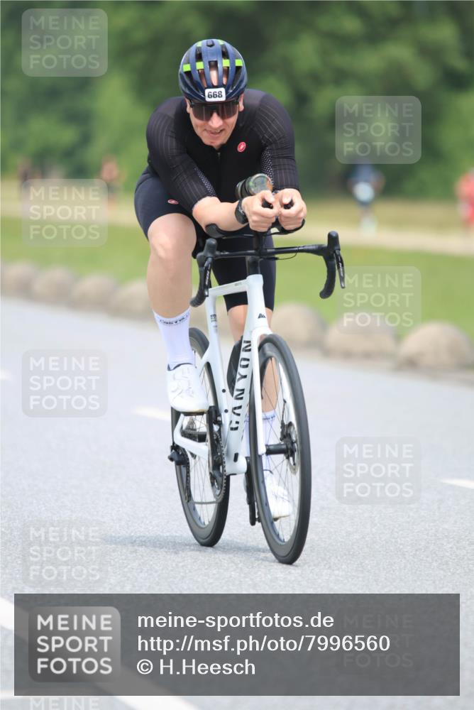21.06.2025 - 27. Vierlanden-Triathlon H.Heesch http://msf.ph/oto/7996560 15.06.2025 12:14:33 Radfahren 668, 935 meine-sportfotos.de
