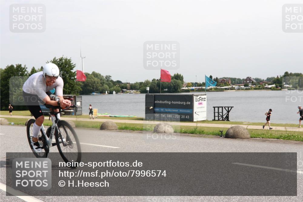 15.06.2025 - 27. Vierlanden-Triathlon H.Heesch http://msf.ph/oto/7996574 15.06.2025 11:30:53 Radfahren 639, 712, 749, 875, 926 meine-sportfotos.de
