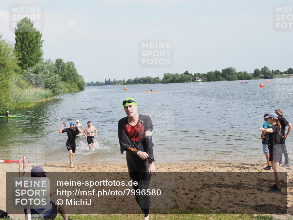 21.06.2025 - 27. Vierlanden-Triathlon MichiJ http://msf.ph/oto/7996580 15.06.2026 09:57:48 Schwimmen 291, 330, 340, 827 meine-sportfotos.de