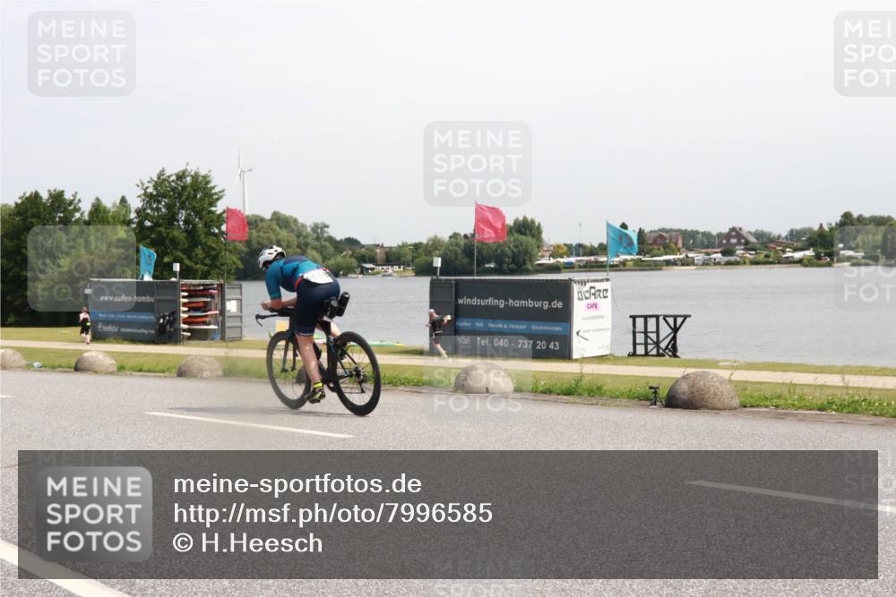 15.06.2025 - 27. Vierlanden-Triathlon H.Heesch http://msf.ph/oto/7996585 15.06.2025 11:30:57 Radfahren 167, 639, 749, 926 meine-sportfotos.de