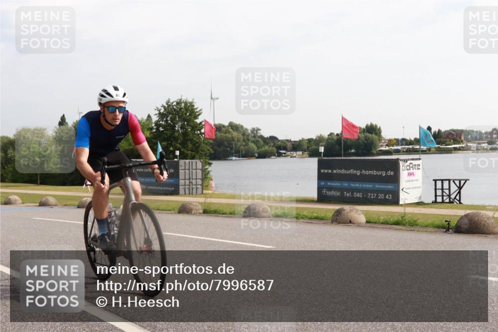 15.06.2025 - 27. Vierlanden-Triathlon H.Heesch http://msf.ph/oto/7996587 15.06.2025 09:26:35 Radfahren 81, 84, 187 meine-sportfotos.de