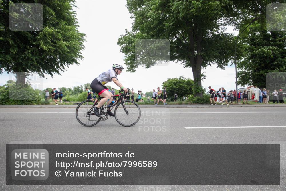15.06.2025 - 7 Türme Triathlon Yannick Fuchs http://msf.ph/oto/7996589 15.06.2025 13:46:59 Radfahren 474, 581, 929 meine-sportfotos.de