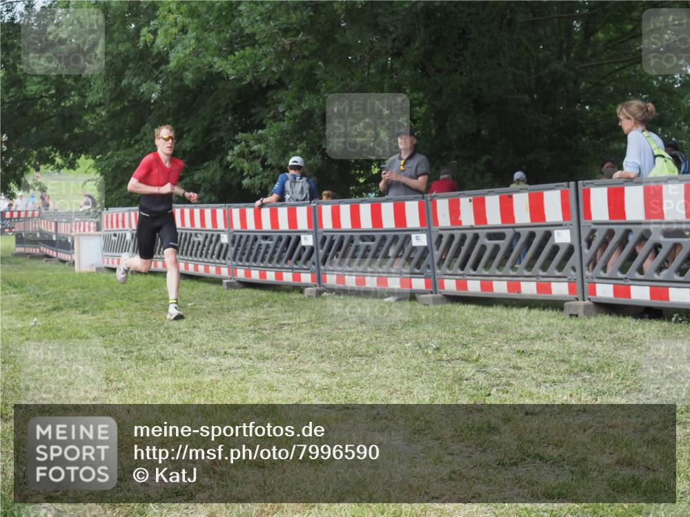 21.06.2025 - 27. Vierlanden-Triathlon KatJ http://msf.ph/oto/7996590 15.06.2025 12:49:18 Ziel 764 meine-sportfotos.de