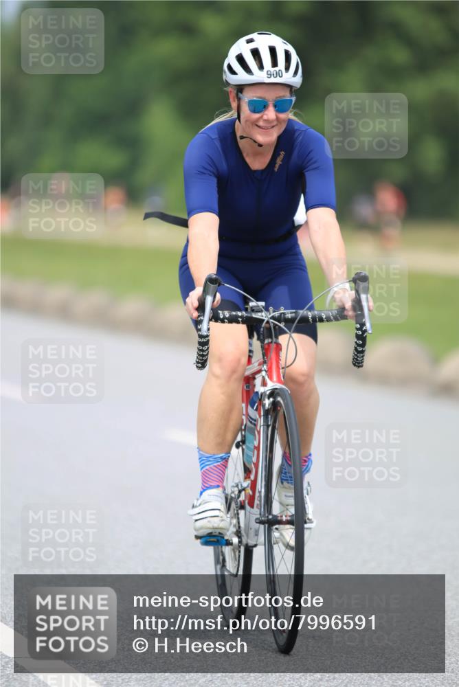 21.06.2025 - 27. Vierlanden-Triathlon H.Heesch http://msf.ph/oto/7996591 15.06.2025 12:14:45 Radfahren 697, 812, 900, 1039, 1040, 1042 meine-sportfotos.de
