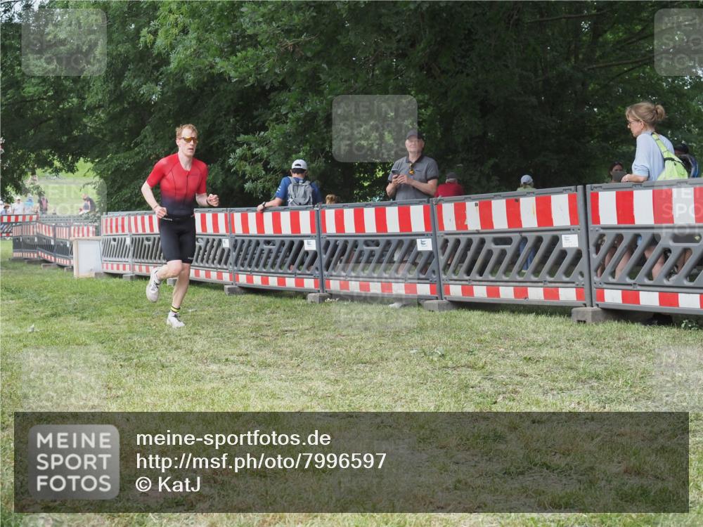 21.06.2025 - 27. Vierlanden-Triathlon KatJ http://msf.ph/oto/7996597 15.06.2025 12:49:18 Ziel 764 meine-sportfotos.de