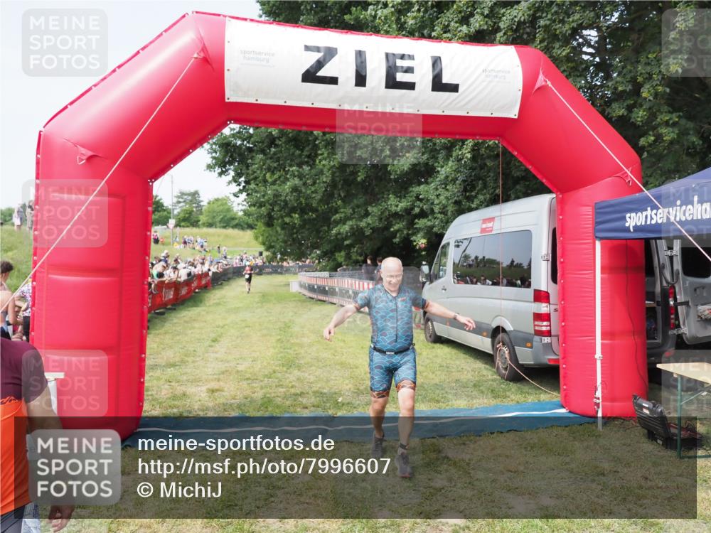 21.06.2025 - 27. Vierlanden-Triathlon MichiJ http://msf.ph/oto/7996607 15.06.2026 11:20:06 Ziel 414 meine-sportfotos.de