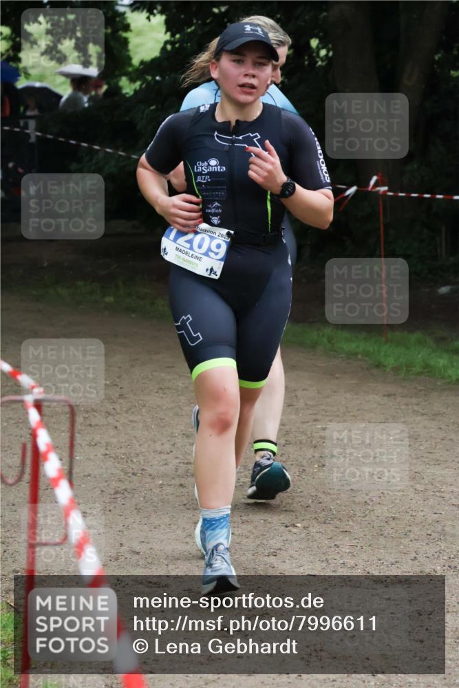 21.06.2025 - 27. Vierlanden-Triathlon Lena Gebhardt http://msf.ph/oto/7996611 15.06.2025 13:53:21 Laufen 2025, 209 meine-sportfotos.de