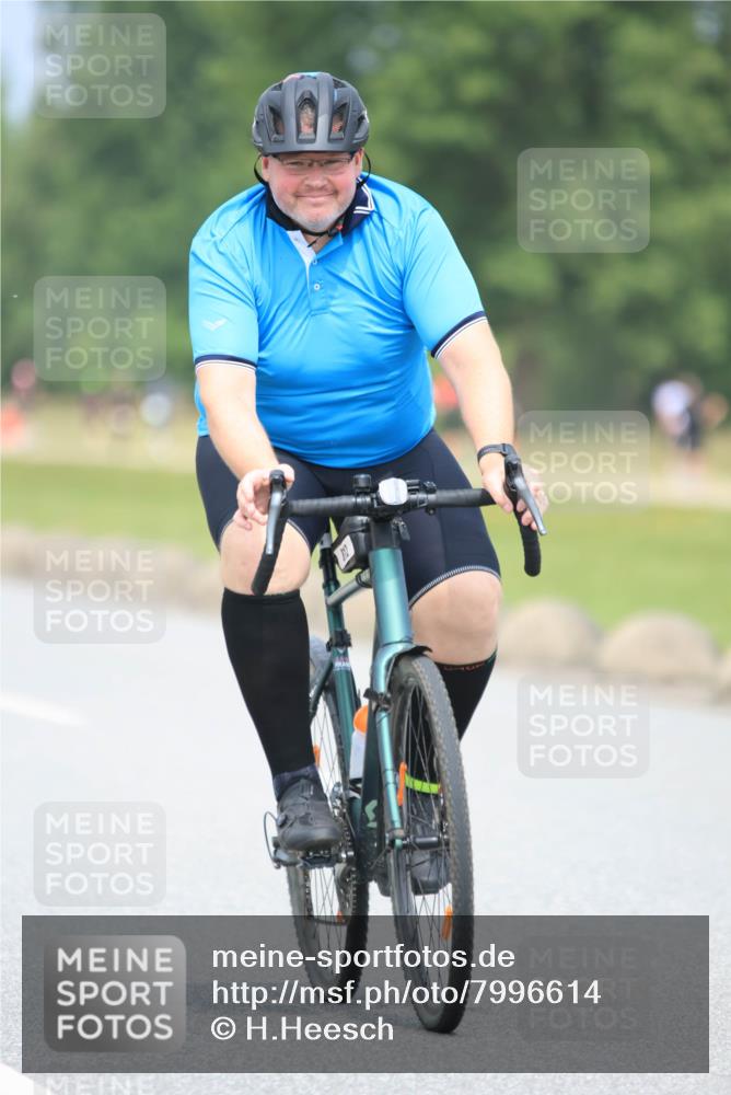 21.06.2025 - 27. Vierlanden-Triathlon H.Heesch http://msf.ph/oto/7996614 15.06.2025 12:14:49 Radfahren 207, 686, 812, 900, 1039, 1040, 1042, 1043 meine-sportfotos.de